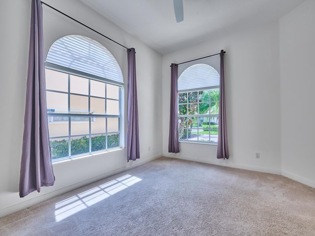 8701 Oldham Way, West Palm Beach, FL 33412