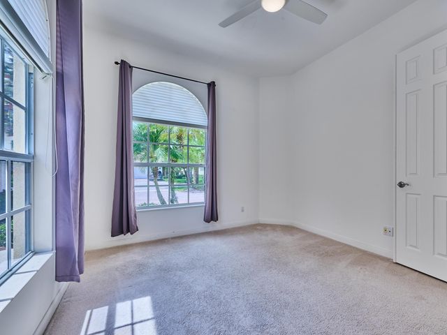 8701 Oldham Way, West Palm Beach, FL 33412