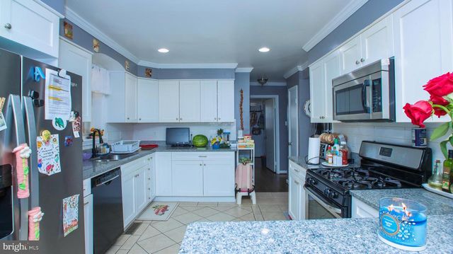 5804 RUNFORD DR, Hyattsville, MD 20784