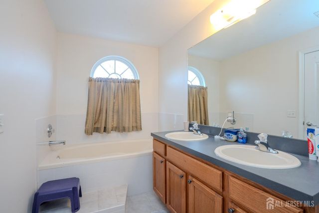 1101 Cottonwood Court, North Brunswick, NJ 08902