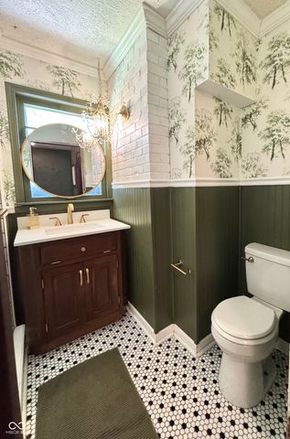 9994 E Taylor Avenue, Zionsville, IN 46077