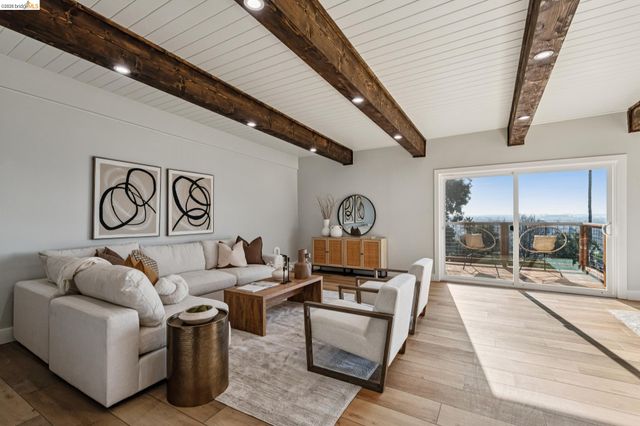 7807 Outlook Ave, Oakland, CA 94605