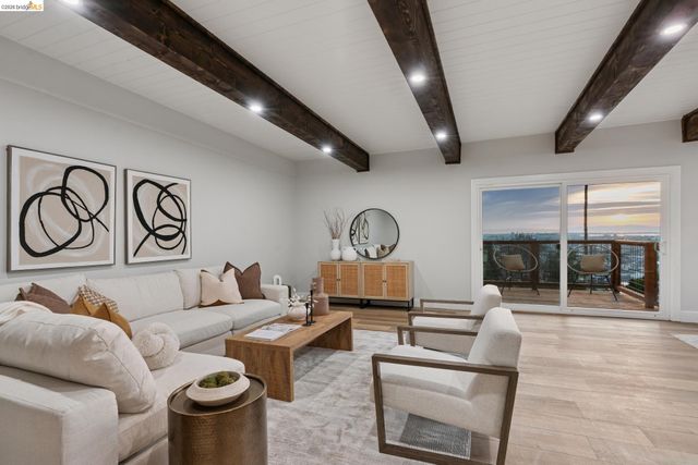 7807 Outlook Ave, Oakland, CA 94605