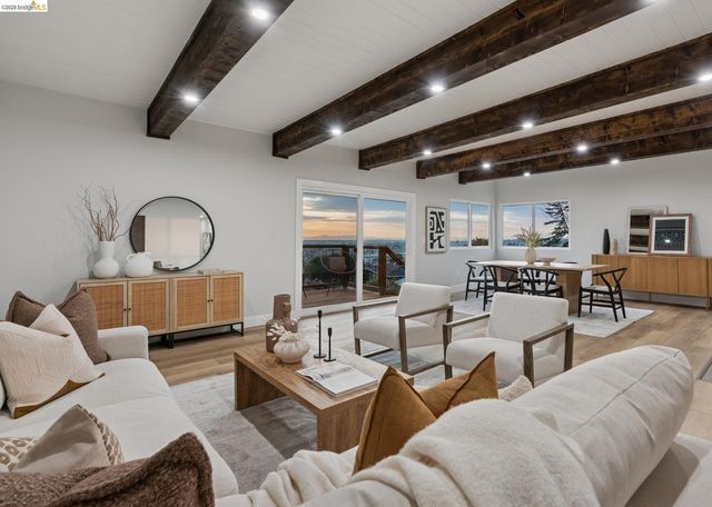 7807 Outlook Ave, Oakland, CA 94605