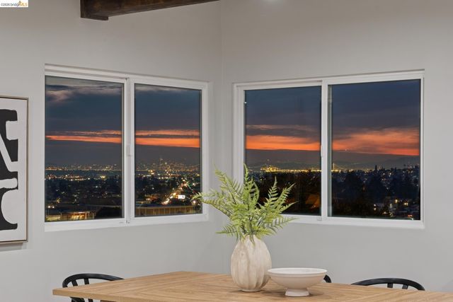 7807 Outlook Ave, Oakland, CA 94605