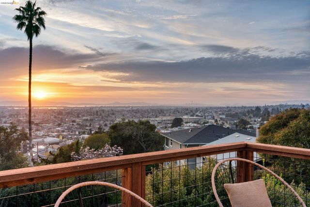 7807 Outlook Ave, Oakland, CA 94605