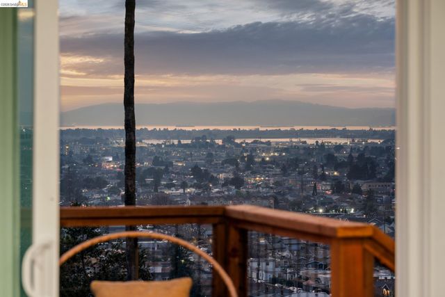 7807 Outlook Ave, Oakland, CA 94605