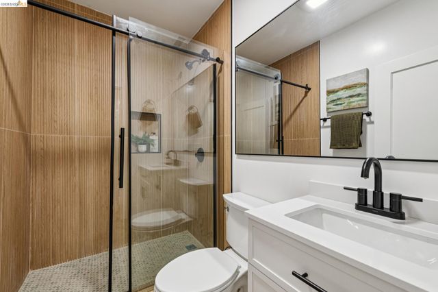 7807 Outlook Ave, Oakland, CA 94605