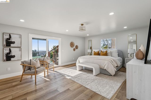 7807 Outlook Ave, Oakland, CA 94605