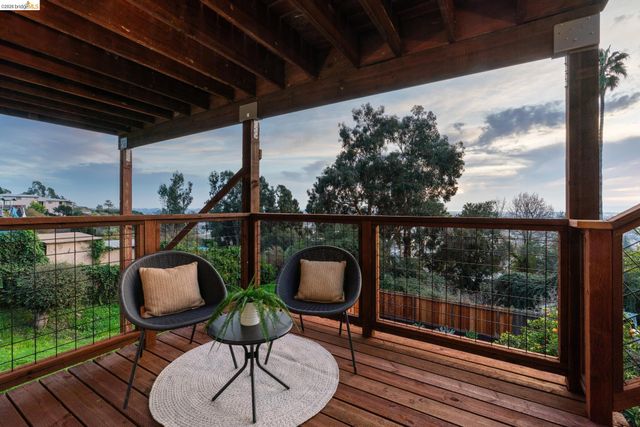 7807 Outlook Ave, Oakland, CA 94605