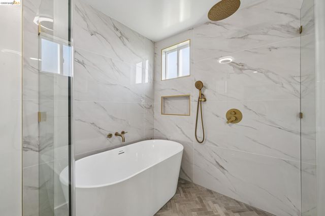 7807 Outlook Ave, Oakland, CA 94605