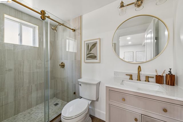 7807 Outlook Ave, Oakland, CA 94605