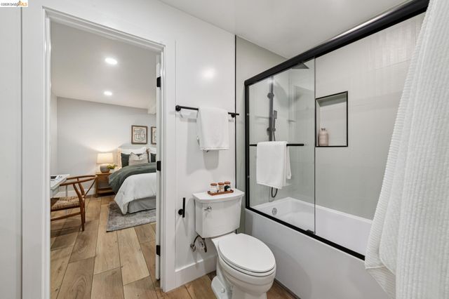 7807 Outlook Ave, Oakland, CA 94605