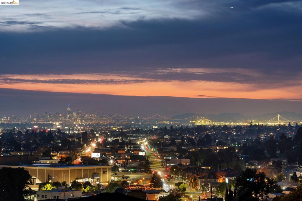 7807 Outlook Ave, Oakland, CA 94605