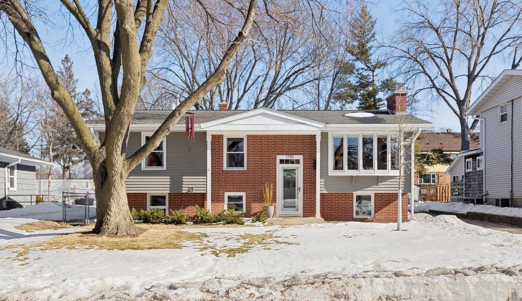 1790 Lake Street, Lauderdale, MN 55113