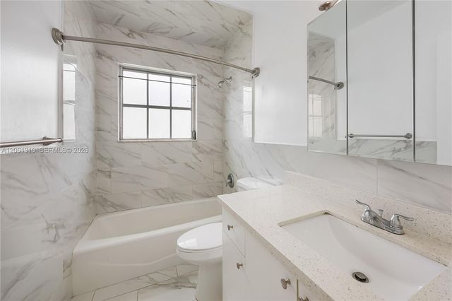 5450 Hollywood Blvd 203, Hollywood, FL 33021