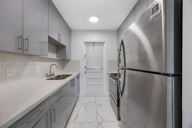 5450 Hollywood Blvd 203, Hollywood, FL 33021