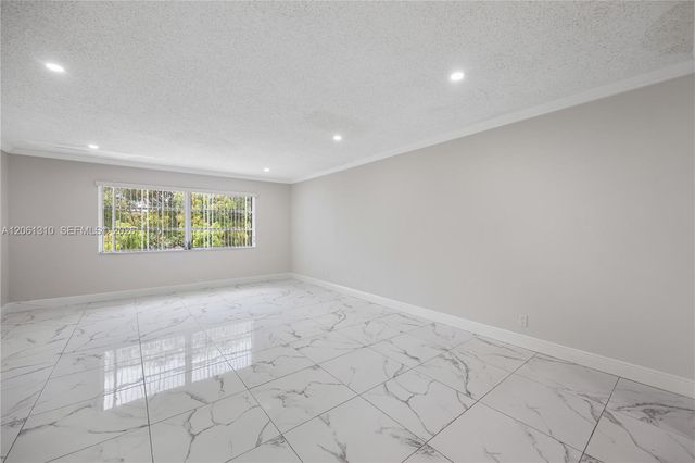 5450 Hollywood Blvd 203, Hollywood, FL 33021