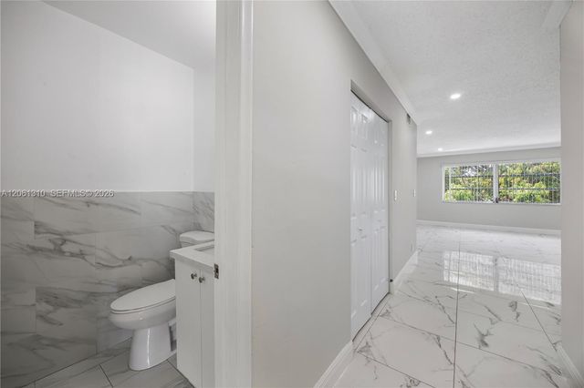 5450 Hollywood Blvd 203, Hollywood, FL 33021
