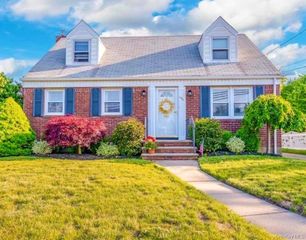 484 Chelsea Road, Oceanside, NY 11572