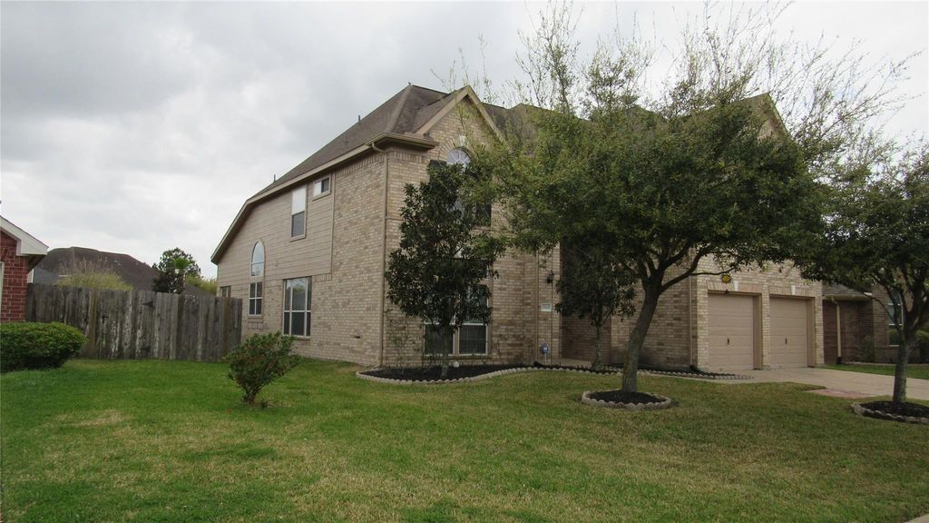 17615 Belwood Park Lane, Cypress, TX 77433