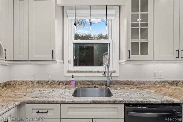 2121 Bonnieview Drive, Royal Oak, MI 48073