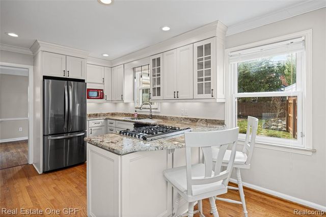 2121 Bonnieview Drive, Royal Oak, MI 48073