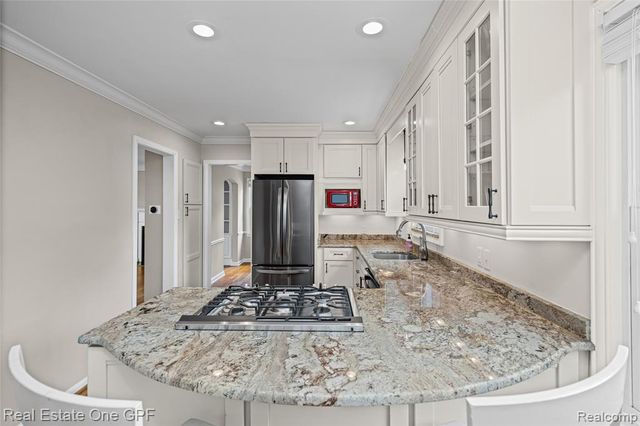 2121 Bonnieview Drive, Royal Oak, MI 48073