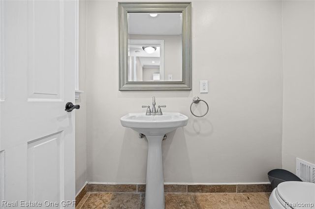 2121 Bonnieview Drive, Royal Oak, MI 48073