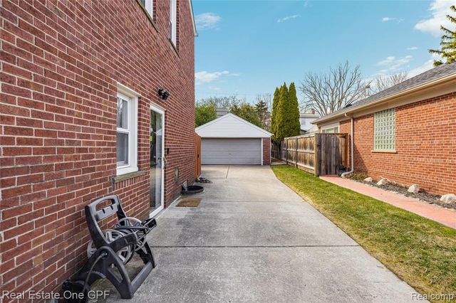 2121 Bonnieview Drive, Royal Oak, MI 48073