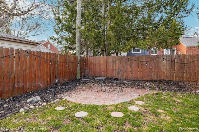 2121 Bonnieview Drive, Royal Oak, MI 48073