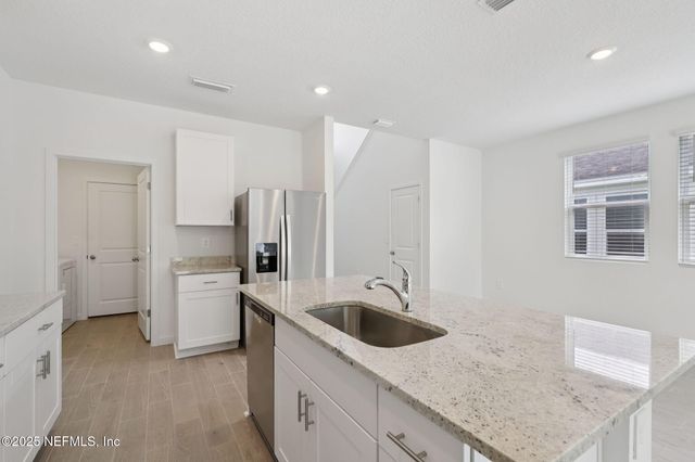 7335 QUEENSGATE Circle, Jacksonville, FL 32219