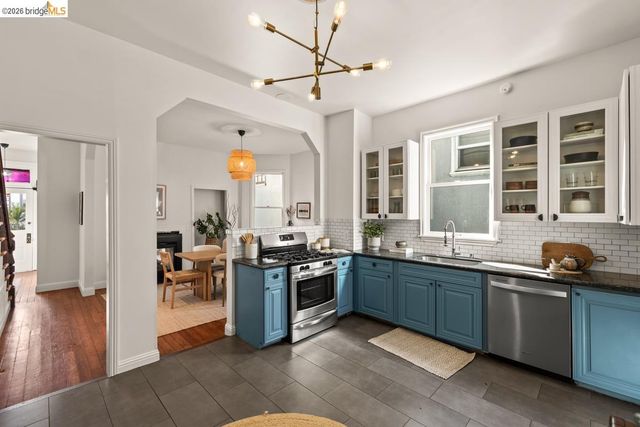 3239 Adeline St, Oakland, CA 94608