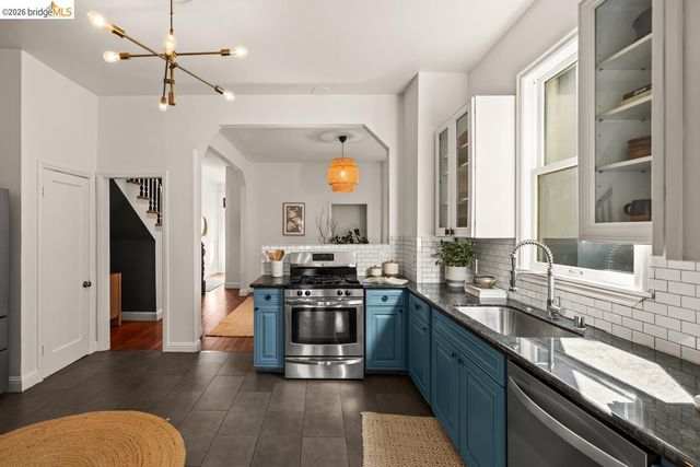 3239 Adeline St, Oakland, CA 94608