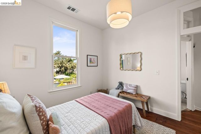 3239 Adeline St, Oakland, CA 94608