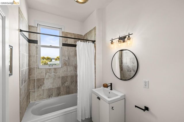 3239 Adeline St, Oakland, CA 94608