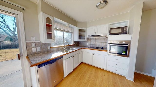 12011 Belmont Avenue, Grandview, MO 64030