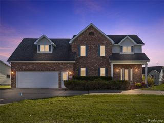 2296 Stonefield Drive, Flint Charter Township, MI 48433