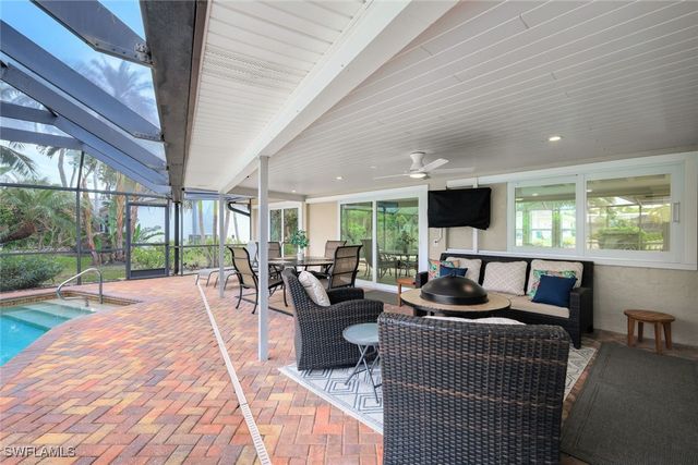 989 E Valley DR, Bonita Springs, FL 34134