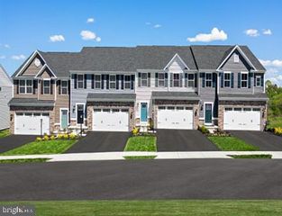 318 PISA CT, New Cumberland, PA 17070