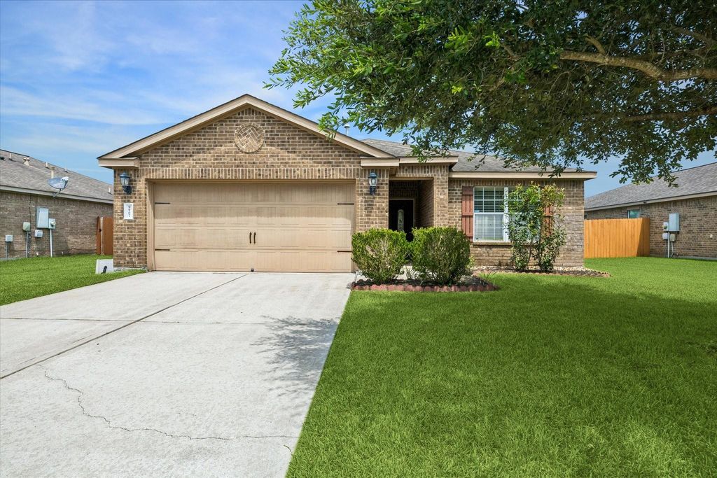 9907 Garnet Springs Drive, Rosharon, TX 77583