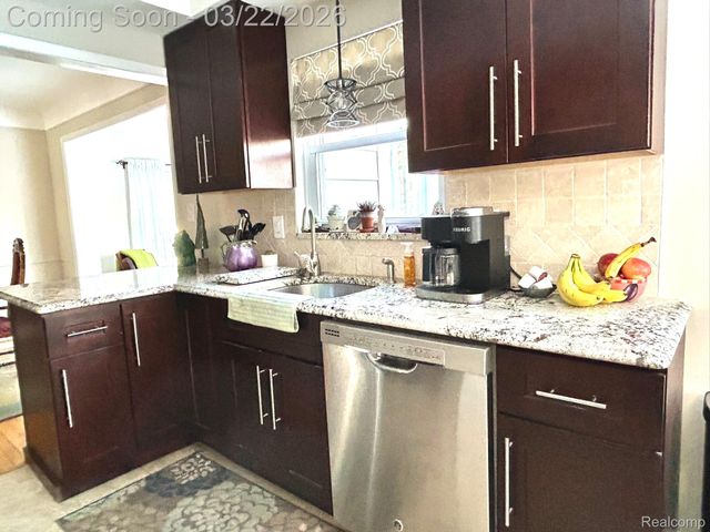 24500 Tudor Lane, Franklin Village, MI 48025