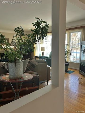 24500 Tudor Lane, Franklin Village, MI 48025