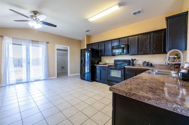 1514 Wedgewood CV, Lockhart, TX 78644