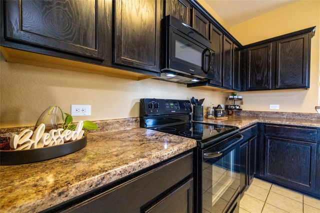 1514 Wedgewood CV, Lockhart, TX 78644