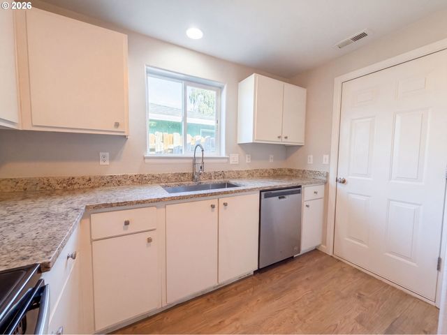 3042 COLLEEN St, Salem, OR 97305