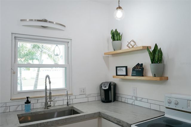 7060 76TH STREET N, Pinellas Park, FL 33781