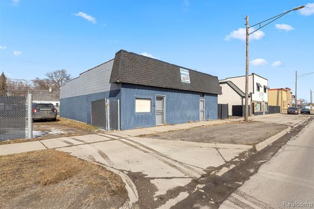 12434 8 Mile Road, Warren, MI 48089