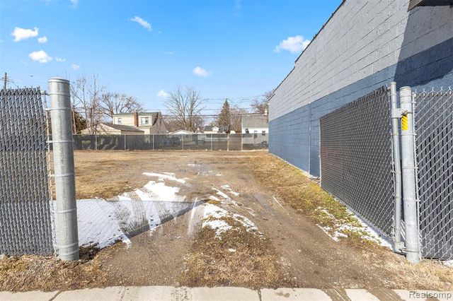 12434 8 Mile Road, Warren, MI 48089