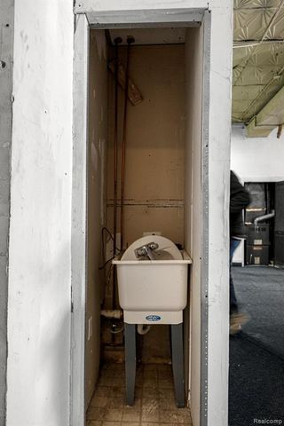 12434 8 Mile Road, Warren, MI 48089